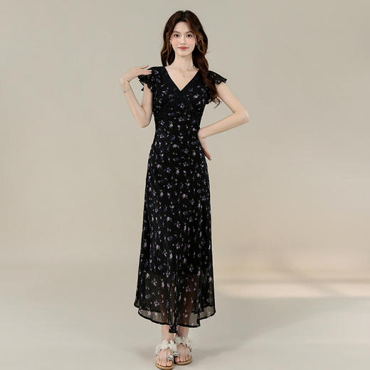 西遇法式温柔风碎花裙女2026年夏季新款V领显瘦收腰长款连衣裙SS060472 商品图2