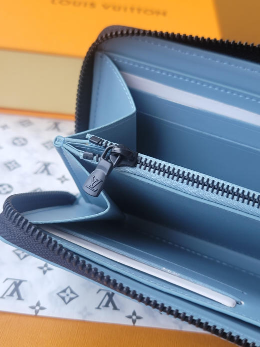 春夏特惠💰460 原单LV 长款钱夹M14784冰蓝 商品图6