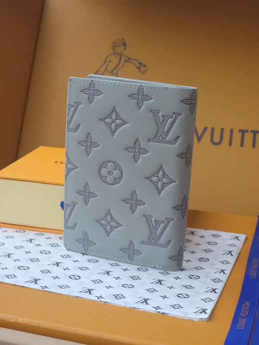 春夏特惠💰380 原单LV 卡包护照夹M14798冰灰 商品图1