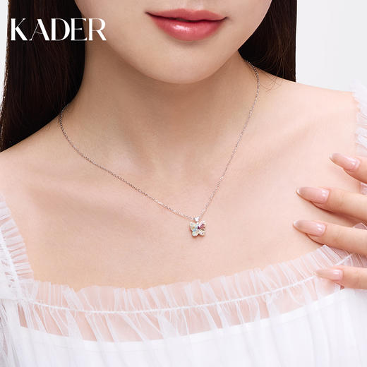 卡蒂罗KADER 【赠链子】幻彩蝴蝶项链 925银闪闪蝶舞炫彩闪锆元气甜美可调节锁骨链 春夏显白穿搭 商品图3