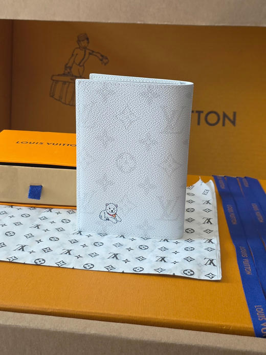 春夏特惠💰340 原单LV M27083护照夹 商品图1