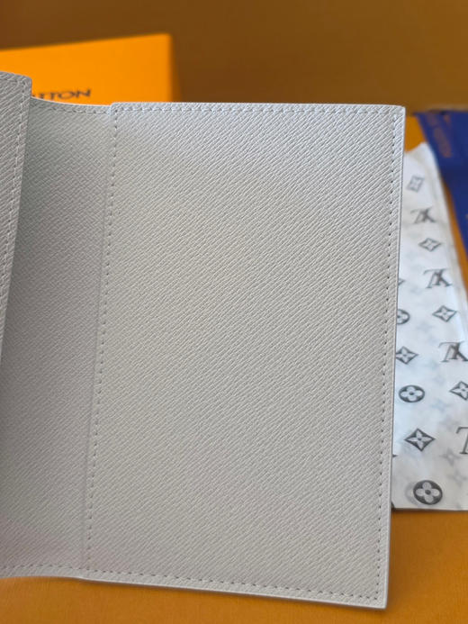 春夏特惠💰340 原单LV M27083护照夹 商品图7