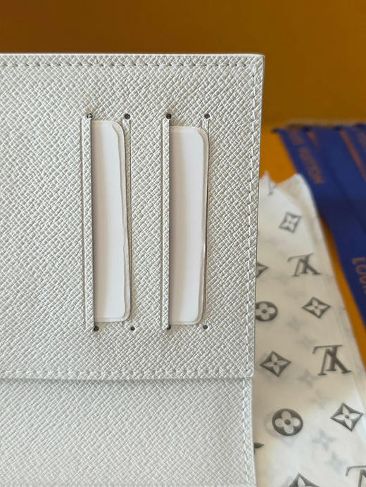 春夏特惠💰340 原单LV M27083护照夹 商品图5
