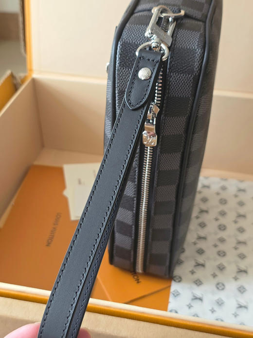春夏特惠💰600 原单LV M47626黑格手拿包 商品图5