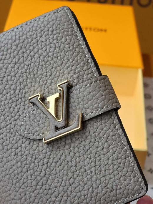 春夏特惠💰420 原单LV Vertical 短款钱夹 M81298杏色 商品图3