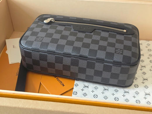 春夏特惠💰600 原单LV M47626黑格手拿包 商品图4