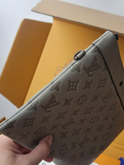 春夏特惠💰620 原单LV 手包M14914灰 商品图5