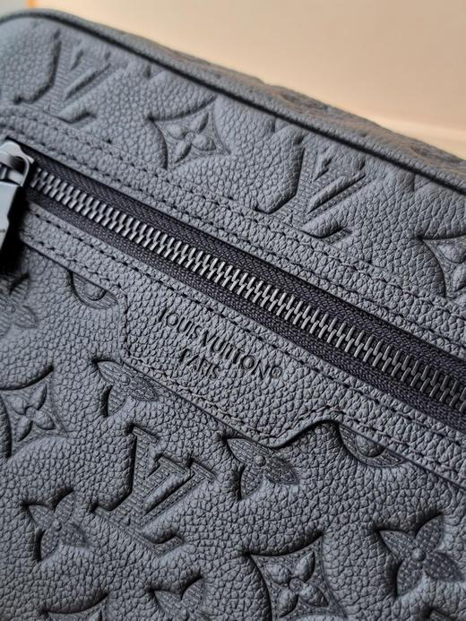 春夏特惠💰640 原单LV【Pochette Kasai 手拿包】 M14910黑色 商品图3