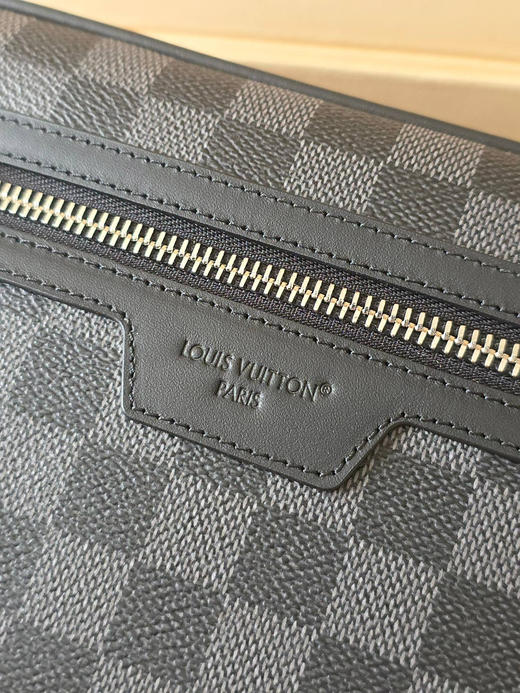 春夏特惠💰600 原单LV M47626黑格手拿包 商品图3