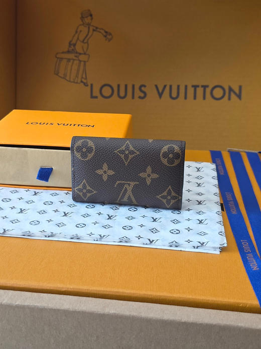 春夏特惠💰300 原单LV M62630钥匙扣 设计小巧精致的钥匙包 商品图1