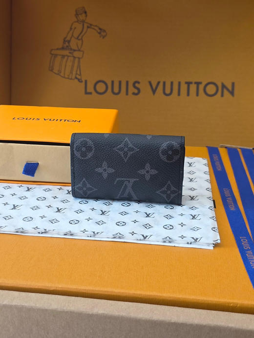 春夏特惠💰300 原单LV M62630钥匙扣 设计小巧精致的钥匙包 商品图1