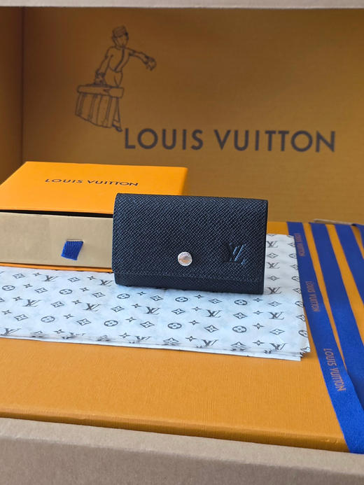 春夏特惠💰300 原单LV M62630钥匙扣 设计小巧精致的钥匙包 商品图0