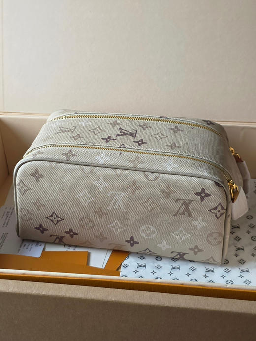 春夏特惠💰560 原单LV 化妆包 M26191 芯片版杏色 商品图1