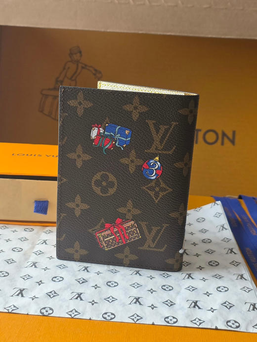 春夏特惠💰340 原单LV 圣诞款M15327护照夹 商品图1