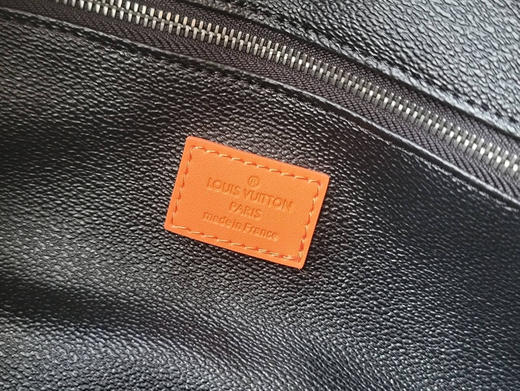 春夏特惠💰560 原单LV M15246 黑花/橙 44494
本款 Dopp Kit 盥洗袋 商品图8