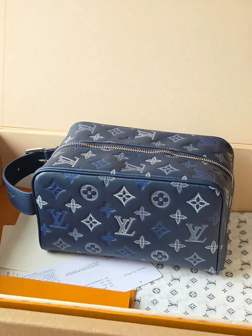 春夏特惠💰620 原单LV 芯片版本 M28835 蓝化妆包 商品图1