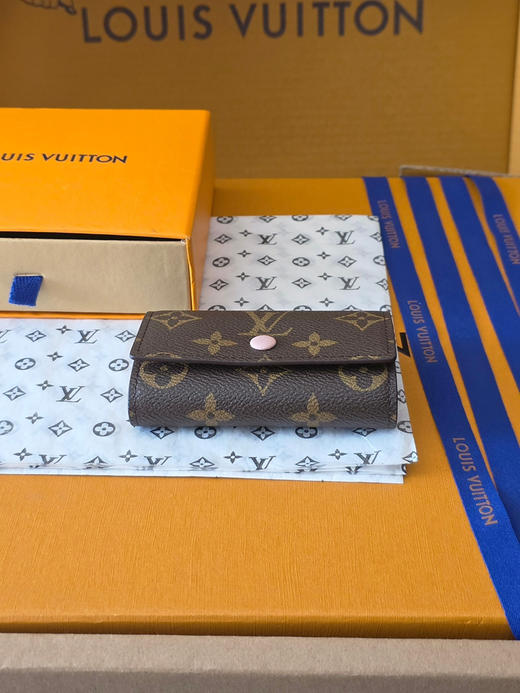 春夏特惠💰300 原单LV M62630钥匙扣 设计小巧精致的钥匙包 商品图2
