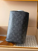 春夏特惠💰560 原单LV M46354黑花/44494 头层皮
本款 Dopp Kit 盥洗袋 商品缩略图3