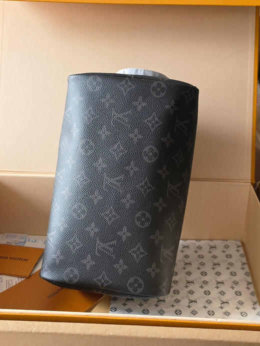 春夏特惠💰560 原单LV M46354黑花/44494 头层皮
本款 Dopp Kit 盥洗袋 商品图3