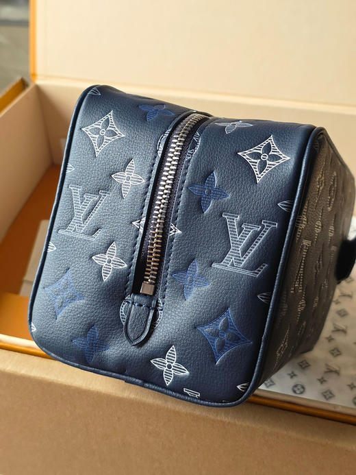 春夏特惠💰620 原单LV 芯片版本 M28835 蓝化妆包 商品图4