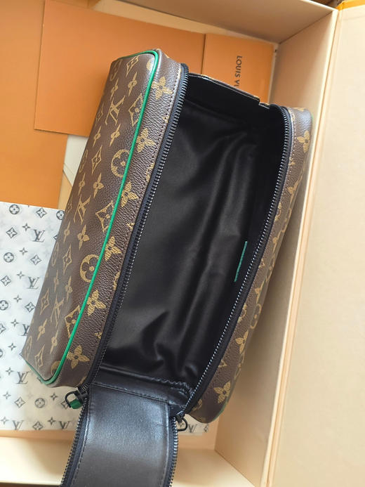 春夏特惠💰560 原单LV M44494绿 头层皮
本款 Dopp Kit 盥洗袋 商品图7