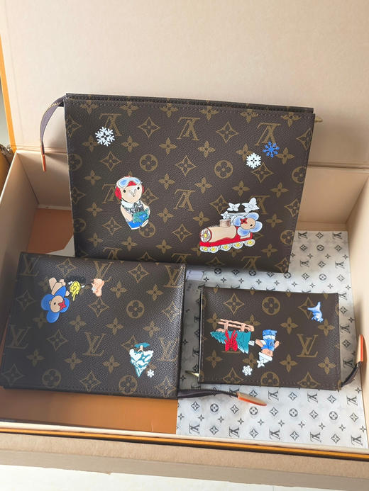 春夏特惠💰640 原单LV 圣诞系列M15357手包三件套 商品图3
