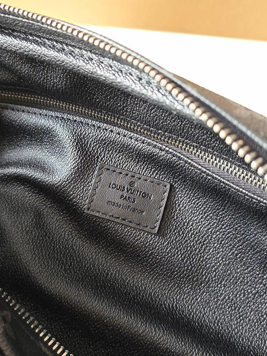春夏特惠💰560 原单LV M46354黑花/44494 头层皮
本款 Dopp Kit 盥洗袋 商品图7
