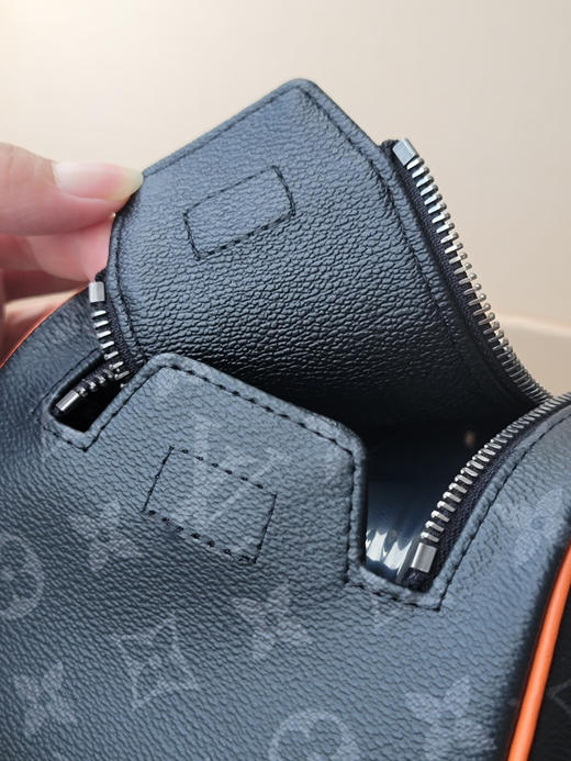 春夏特惠💰560 原单LV M15246 黑花/橙 44494
本款 Dopp Kit 盥洗袋 商品图6