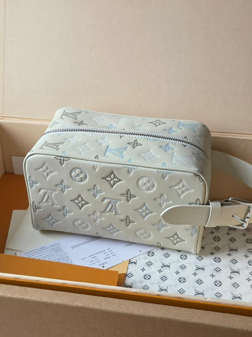 春夏特惠💰620 原单LV 芯片版本 M28835 白化妆包 商品图2