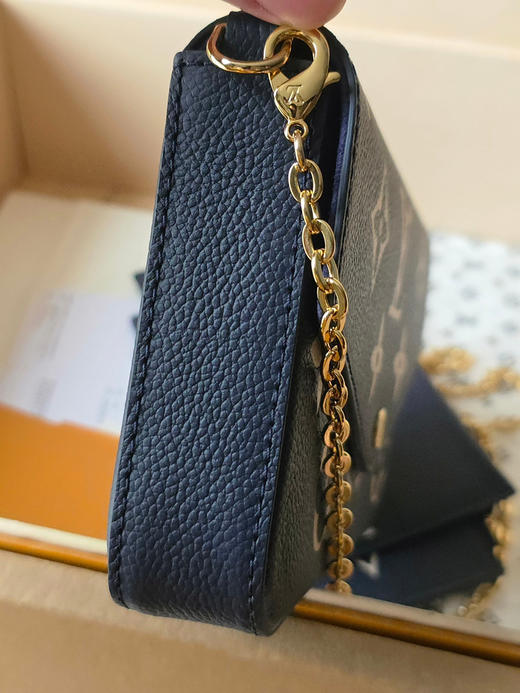 春夏特惠💰760 原单LV M69977蓝色丝印 三合一 女士包包 商品图6