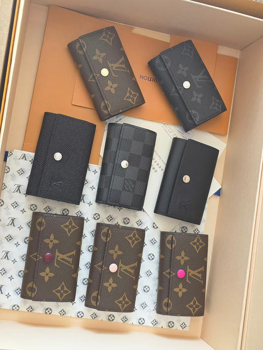 春夏特惠💰300 原单LV M62630钥匙扣 设计小巧精致的钥匙包 商品图8