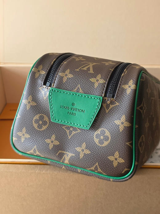 春夏特惠💰560 原单LV M44494绿 头层皮
本款 Dopp Kit 盥洗袋 商品图4