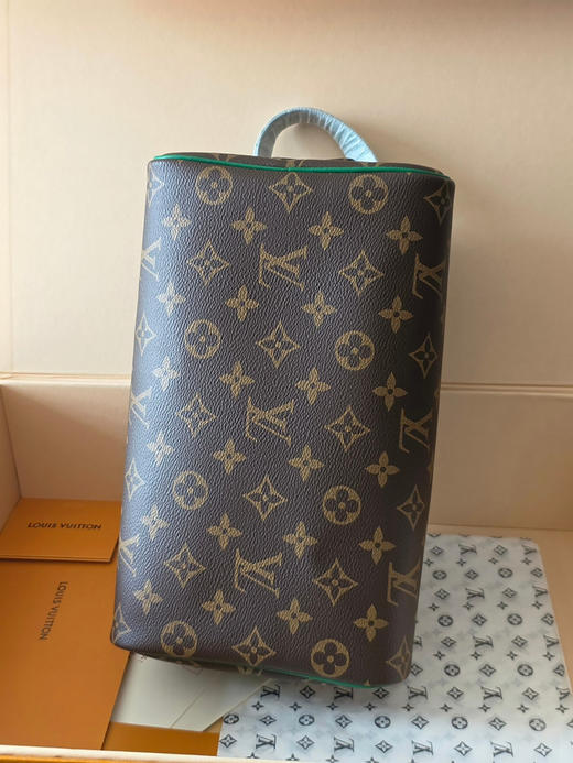 春夏特惠💰560 原单LV M44494绿 头层皮
本款 Dopp Kit 盥洗袋 商品图3