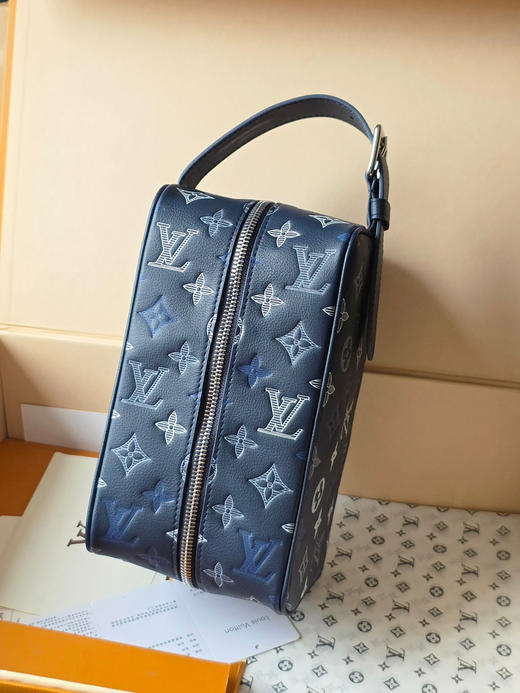 春夏特惠💰620 原单LV 芯片版本 M28835 蓝化妆包 商品图0