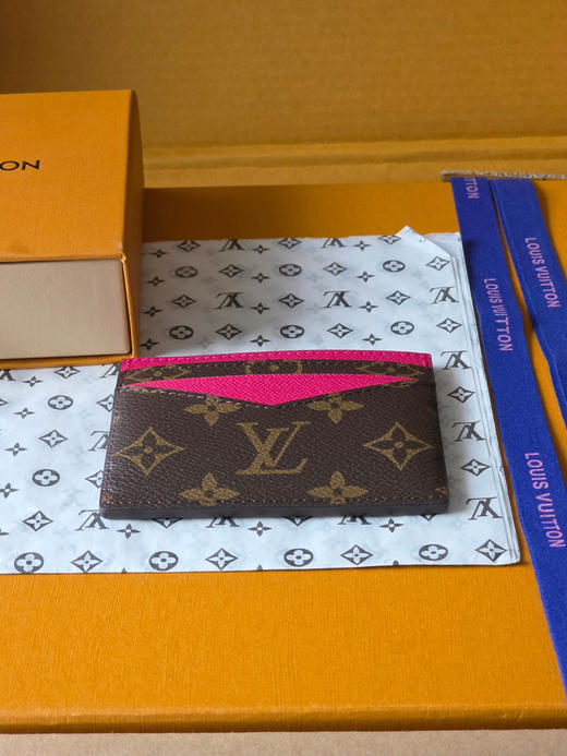 春夏特惠💰300 原单LV M28233当季新款卡包 TRIPLE 卡夹 商品图2
