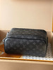 春夏特惠💰560 原单LV M46354黑花/44494 头层皮
本款 Dopp Kit 盥洗袋 商品缩略图0