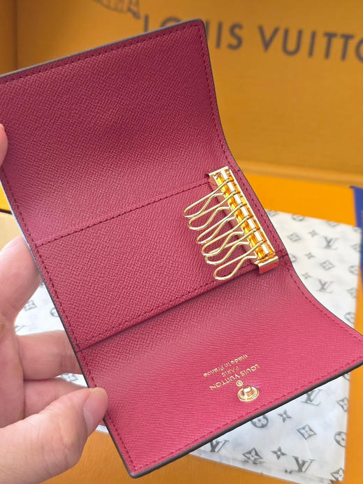 春夏特惠💰300 原单LV M62630钥匙扣 设计小巧精致的钥匙包 商品图6