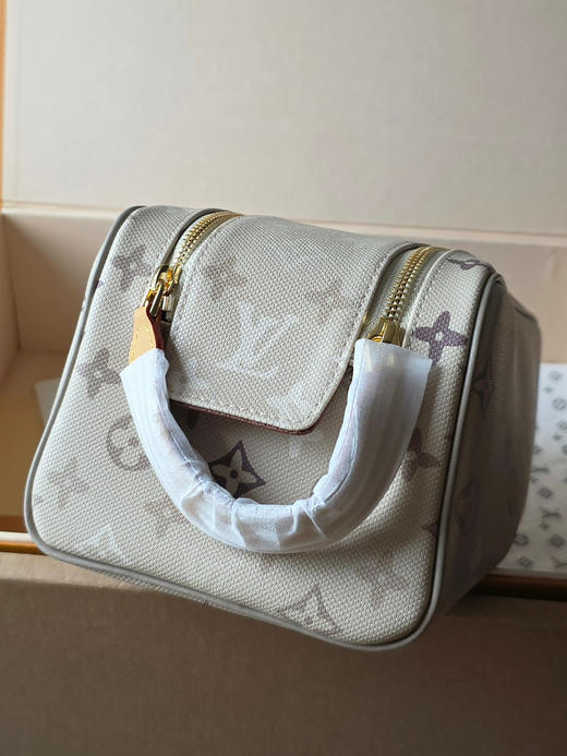 春夏特惠💰560 原单LV 化妆包 M26191 芯片版杏色 商品图5