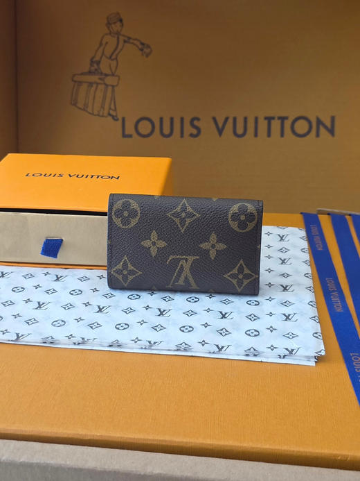 春夏特惠💰300 原单LV M62630钥匙扣 设计小巧精致的钥匙包 商品图1
