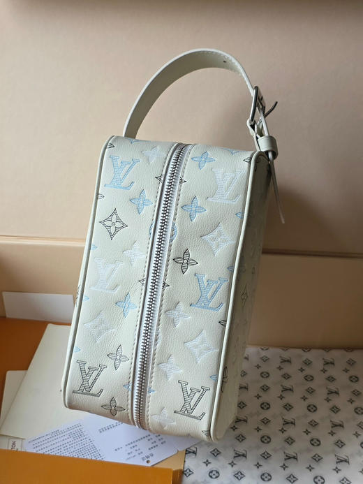 春夏特惠💰620 原单LV 芯片版本 M28835 白化妆包 商品图1