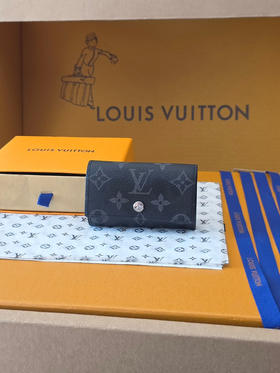 春夏特惠💰300 原单LV M62630钥匙扣 设计小巧精致的钥匙包
