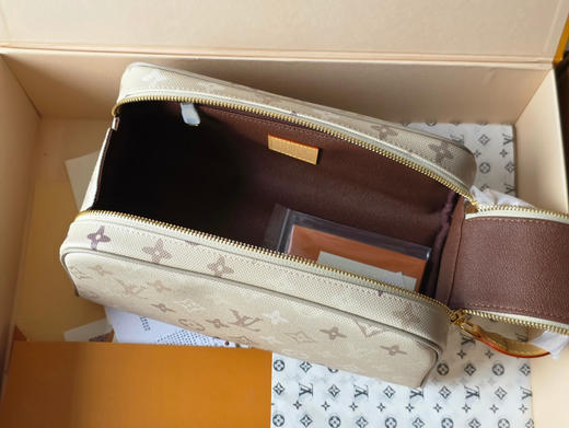 春夏特惠💰560 原单LV 化妆包 M26191 芯片版杏色 商品图8