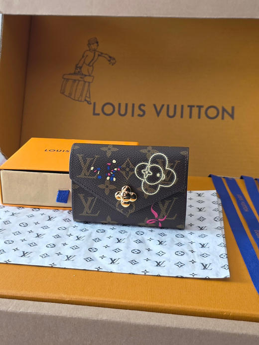春夏特惠💰380 原单LV M15337 圣诞款！VICTORINE 钱夹 商品图0