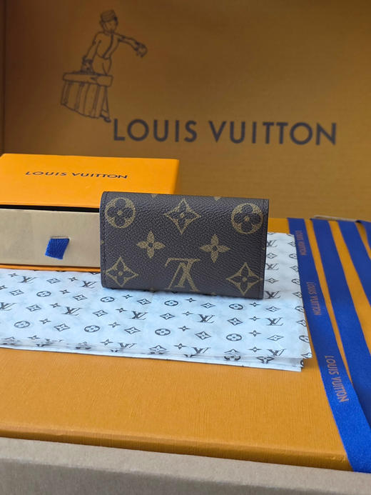 春夏特惠💰300 原单LV M62630钥匙扣 设计小巧精致的钥匙包 商品图1