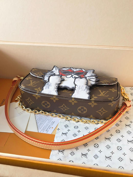 春夏特惠💰740 原单LV M15148 猫 LV Travels With Grace Coddington 系列推出此款Wallet On Chain Ivy 手袋 商品图2