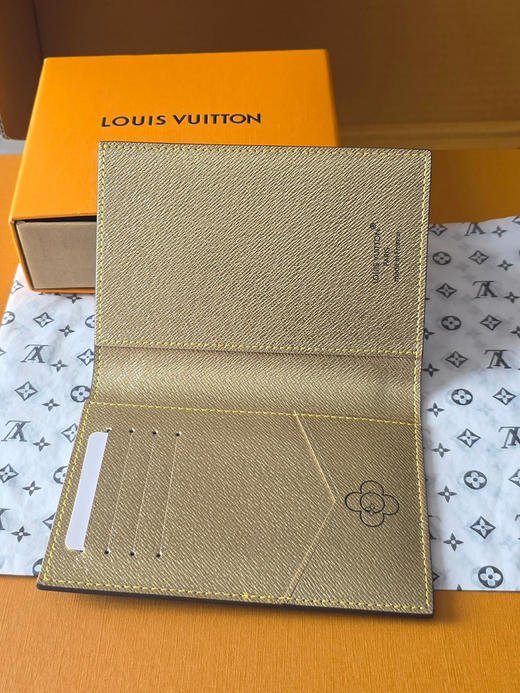 春夏特惠💰340 原单LV 圣诞款M15327护照夹 商品图5