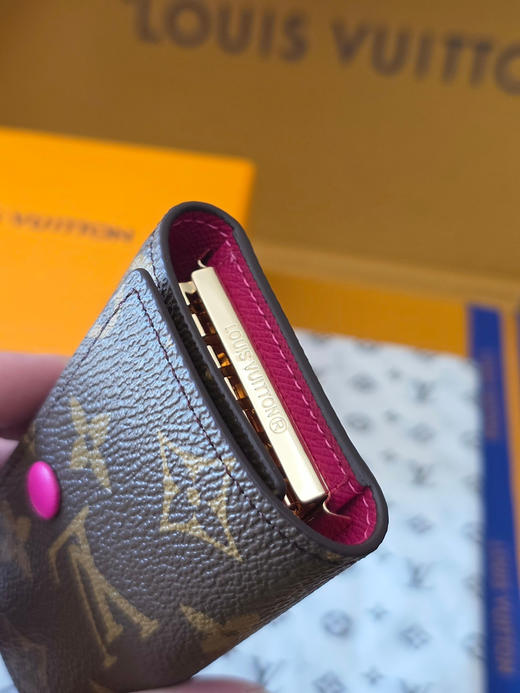 春夏特惠💰300 原单LV M62630钥匙扣 设计小巧精致的钥匙包 商品图4