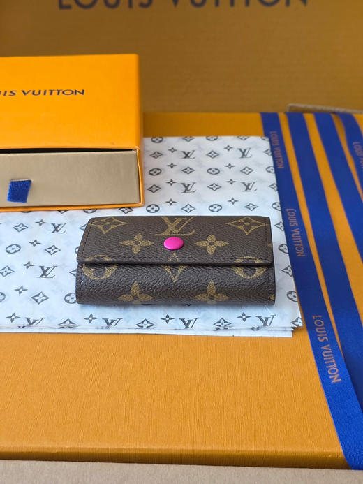春夏特惠💰300 原单LV M62630钥匙扣 设计小巧精致的钥匙包 商品图2