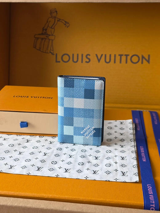 春夏特惠💰330 原单LV 新品马赛克蓝格系列 M28609靛蓝 卡包 商品图0