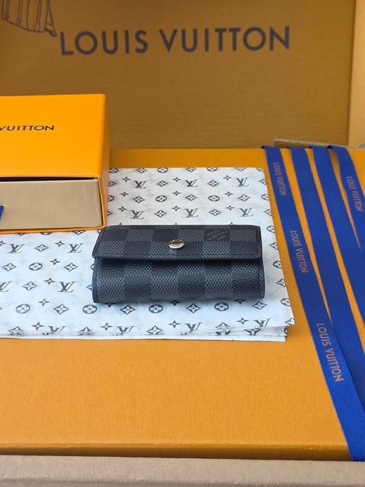 春夏特惠💰300 原单LV M62630钥匙扣 设计小巧精致的钥匙包 商品图2